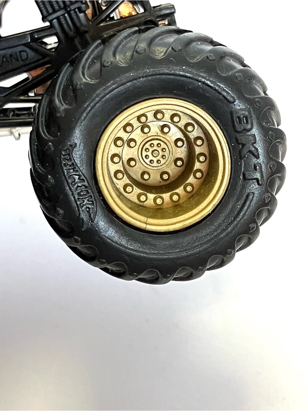 Hot Wheels Monster Jam Die Cast Pirate’s Curse 1:64 Truck BKT Tires - Picture 8 of 8